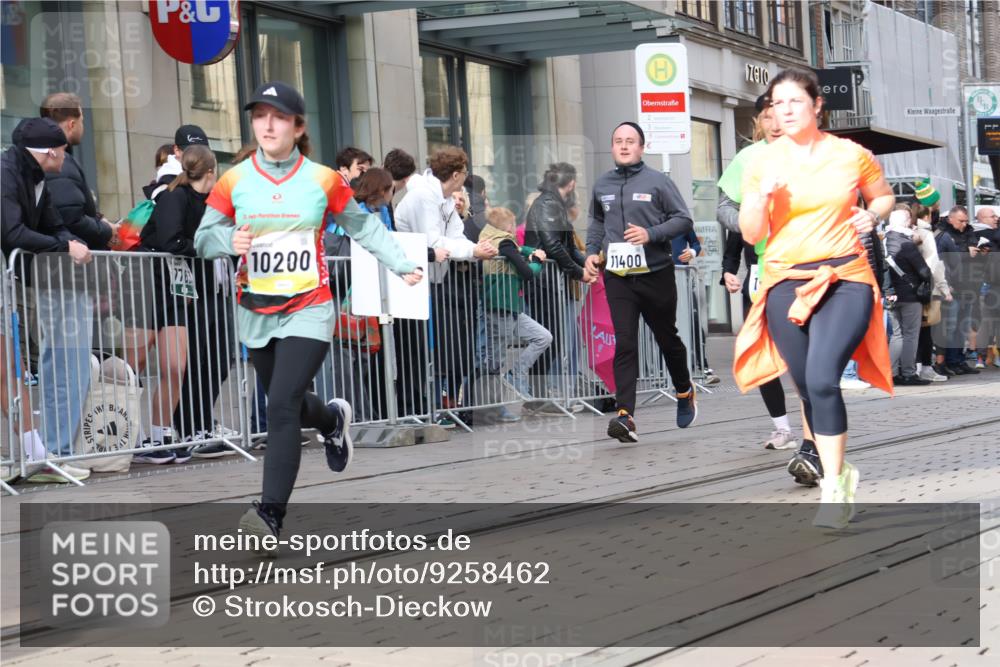 05.10.2025 - 20. swb-Marathon Bremen Strokosch-Dieckow http://msf.ph/oto/9258462 05.10.2025 10:59:00 Ziel 9183, 9219, 9454, 9508, 9635, 9692, 9737, 10039, 10143, 10200, 10274, 10353, 10391, 10407, 10809, 11006, 11007, 11207, 11251, 11400, 11657, 11728, 9183, 9219, 9454, 9508, 9635, 9692, 9737, 10039, 10143, 10200, 10274, 10353, 10391, 10407, 10809, 11006, 11007, 11207, 11251, 11400, 11657, 11728 meine-sportfotos.de