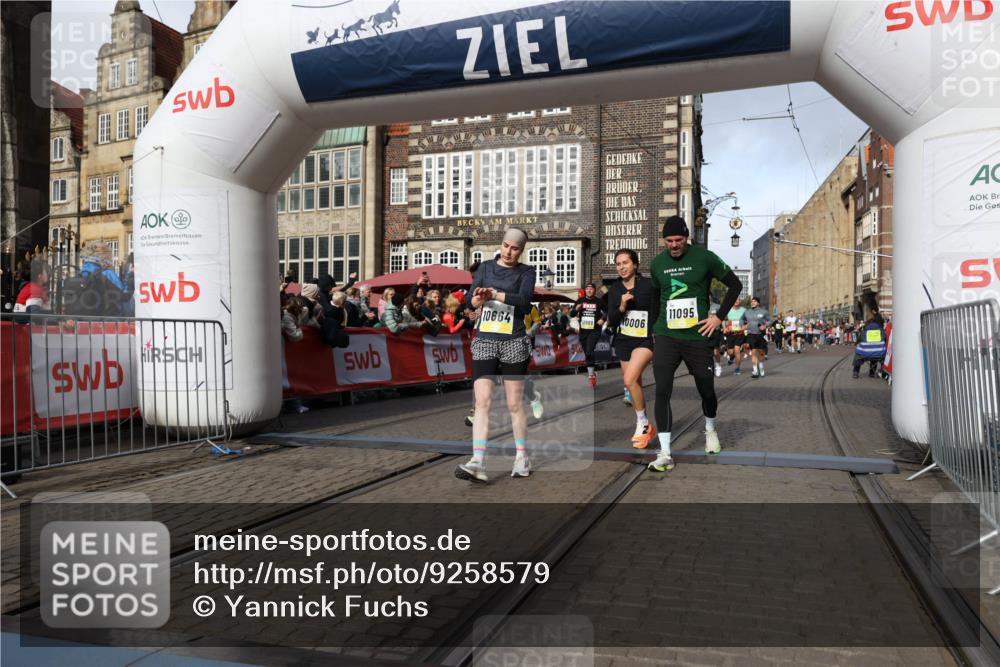 05.10.2025 - 20. swb-Marathon Bremen Yannick Fuchs http://msf.ph/oto/9258579 05.10.2025 10:56:14 Ziel 9541, 9811, 9950, 10006, 10009, 10015, 10394, 10641, 10664, 10675, 10959, 10989, 11095, 11148, 11620, 11626, 11693 meine-sportfotos.de