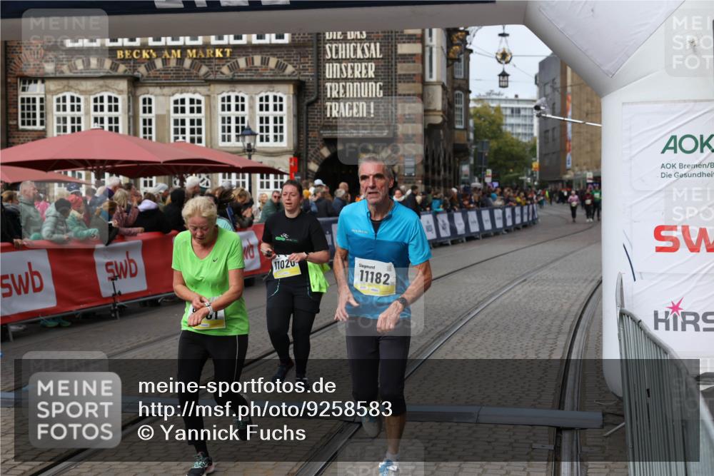 05.10.2025 - 20. swb-Marathon Bremen Yannick Fuchs http://msf.ph/oto/9258583 05.10.2025 11:16:45 Ziel 9301, 9563, 9753, 11020, 11182, 11438 meine-sportfotos.de
