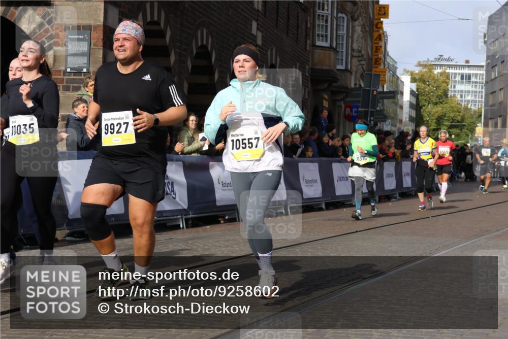 05.10.2025 - 20. swb-Marathon Bremen Strokosch-Dieckow http://msf.ph/oto/9258602 05.10.2025 11:04:48 Ziel 9532, 9812, 9813, 9866, 9927, 10557, 10684, 10891, 10964, 11035, 11315, 11427, 11615, 11636 meine-sportfotos.de