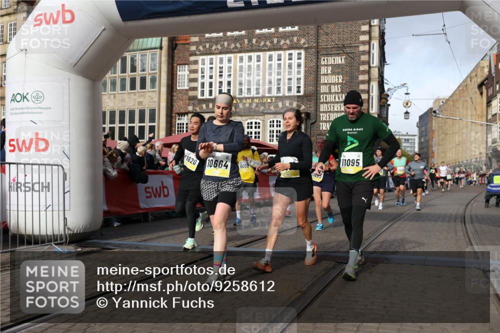 05.10.2025 - 20. swb-Marathon Bremen Yannick Fuchs http://msf.ph/oto/9258612 05.10.2025 10:56:15 Ziel 9541, 9811, 9950, 9968, 10006, 10009, 10015, 10394, 10641, 10664, 10675, 10959, 10989, 11095, 11148, 11366, 11620, 11626, 11693 meine-sportfotos.de