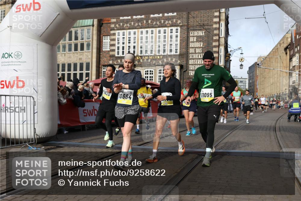05.10.2025 - 20. swb-Marathon Bremen Yannick Fuchs http://msf.ph/oto/9258622 05.10.2025 10:56:15 Ziel 9541, 9811, 9950, 9968, 10006, 10009, 10015, 10394, 10641, 10664, 10675, 10959, 10989, 11095, 11148, 11366, 11620, 11626, 11693 meine-sportfotos.de