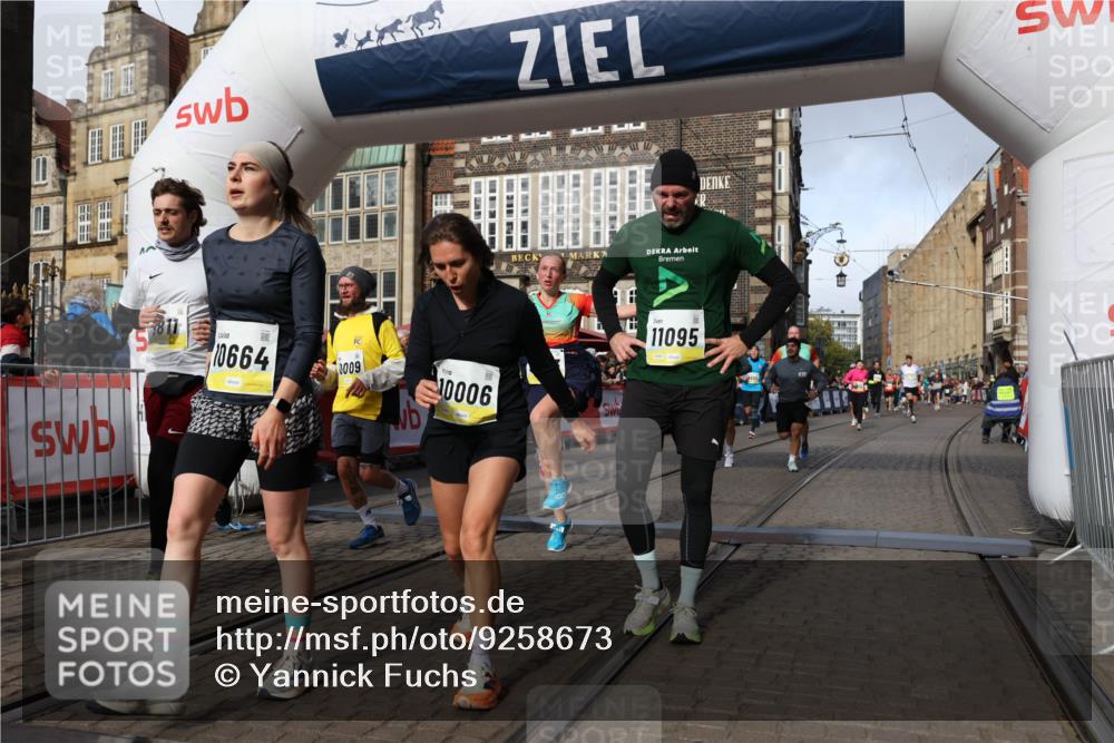 05.10.2025 - 20. swb-Marathon Bremen Yannick Fuchs http://msf.ph/oto/9258673 05.10.2025 10:56:16 Ziel 9541, 9811, 9950, 9968, 10006, 10009, 10394, 10641, 10664, 10675, 10959, 10989, 11095, 11366, 11620, 11626, 11630, 11693 meine-sportfotos.de