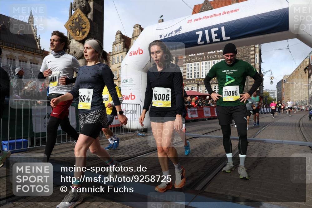 05.10.2025 - 20. swb-Marathon Bremen Yannick Fuchs http://msf.ph/oto/9258725 05.10.2025 10:56:17 Ziel 9541, 9811, 9855, 9968, 10006, 10009, 10394, 10641, 10664, 10675, 10989, 11095, 11366, 11620, 11626, 11630, 11693 meine-sportfotos.de