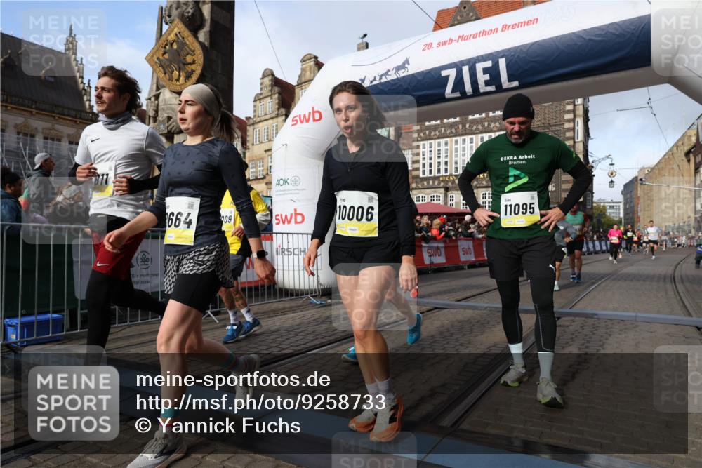 05.10.2025 - 20. swb-Marathon Bremen Yannick Fuchs http://msf.ph/oto/9258733 05.10.2025 10:56:17 Ziel 9541, 9811, 9855, 9968, 10006, 10009, 10394, 10641, 10664, 10675, 10989, 11095, 11366, 11620, 11626, 11630, 11693 meine-sportfotos.de