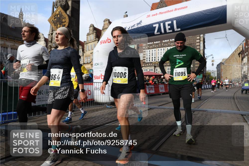 05.10.2025 - 20. swb-Marathon Bremen Yannick Fuchs http://msf.ph/oto/9258745 05.10.2025 10:56:17 Ziel 9541, 9811, 9855, 9968, 10006, 10009, 10394, 10641, 10664, 10675, 10989, 11095, 11366, 11620, 11626, 11630, 11693 meine-sportfotos.de