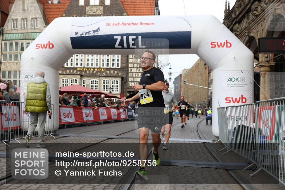 05.10.2025 - 20. swb-Marathon Bremen Yannick Fuchs http://msf.ph/oto/9258756 05.10.2025 10:47:42 Ziel 9339, 9924, 10073, 10319, 10850, 10875, 10947, 11330 meine-sportfotos.de