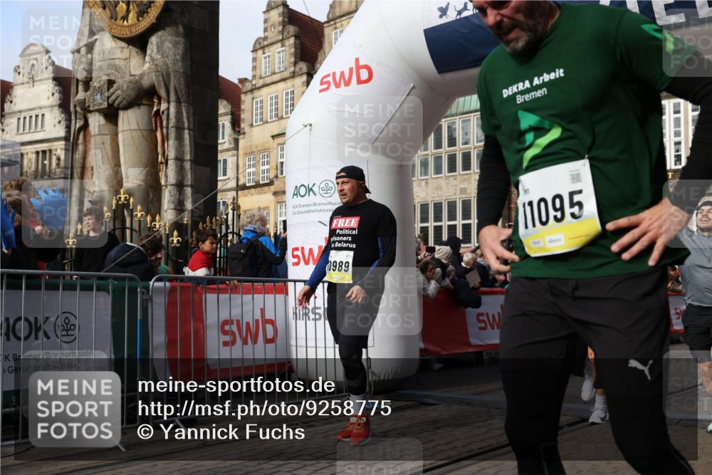 05.10.2025 - 20. swb-Marathon Bremen Yannick Fuchs http://msf.ph/oto/9258775 05.10.2025 10:56:18 Ziel 9541, 9811, 9855, 9968, 10006, 10009, 10664, 10989, 11095, 11366, 11620, 11630, 11693, 11741 meine-sportfotos.de