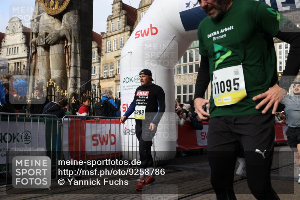 05.10.2025 - 20. swb-Marathon Bremen Yannick Fuchs http://msf.ph/oto/9258786 05.10.2025 10:56:18 Ziel 9541, 9811, 9855, 9968, 10006, 10009, 10664, 10989, 11095, 11366, 11620, 11630, 11693, 11741 meine-sportfotos.de