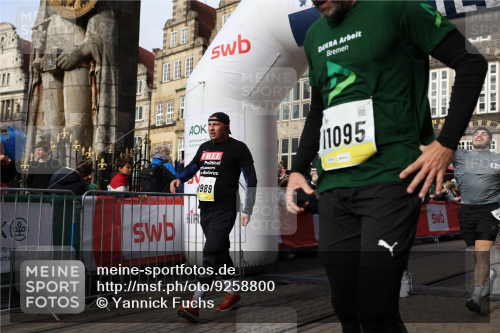 05.10.2025 - 20. swb-Marathon Bremen Yannick Fuchs http://msf.ph/oto/9258800 05.10.2025 10:56:19 Ziel 9258, 9811, 9855, 9968, 10006, 10009, 10664, 10989, 10992, 11095, 11364, 11366, 11620, 11630, 11693, 11741 meine-sportfotos.de