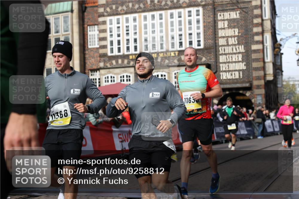 05.10.2025 - 20. swb-Marathon Bremen Yannick Fuchs http://msf.ph/oto/9258812 05.10.2025 10:56:19 Ziel 9258, 9811, 9855, 9968, 10006, 10009, 10664, 10989, 10992, 11095, 11364, 11366, 11620, 11630, 11693, 11741 meine-sportfotos.de