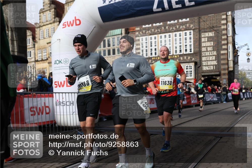 05.10.2025 - 20. swb-Marathon Bremen Yannick Fuchs http://msf.ph/oto/9258863 05.10.2025 10:56:20 Ziel 9258, 9811, 9855, 9968, 10006, 10009, 10664, 10989, 10992, 11095, 11364, 11366, 11620, 11630, 11693, 11741 meine-sportfotos.de