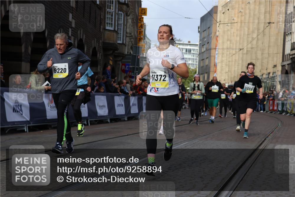 05.10.2025 - 20. swb-Marathon Bremen Strokosch-Dieckow http://msf.ph/oto/9258894 05.10.2025 11:04:58 Ziel 9220, 9409, 9530, 9660, 9813, 10684, 10771, 10965, 11090, 11121, 11171, 11180, 11372, 11412, 11478, 11559 meine-sportfotos.de