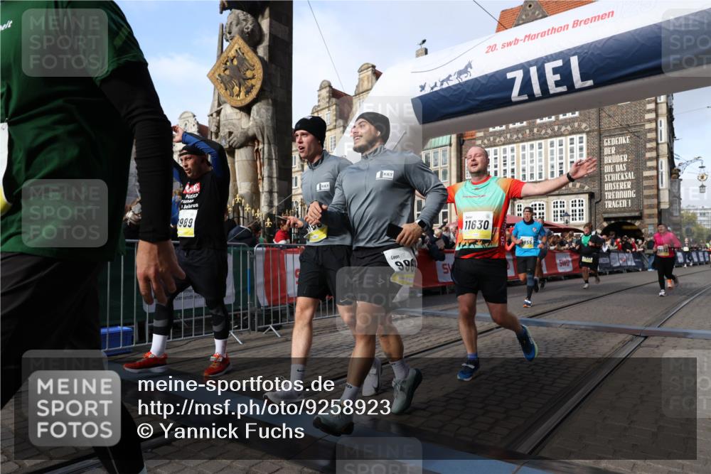 05.10.2025 - 20. swb-Marathon Bremen Yannick Fuchs http://msf.ph/oto/9258923 05.10.2025 10:56:20 Ziel 9258, 9811, 9855, 9968, 10006, 10009, 10664, 10989, 10992, 11095, 11364, 11366, 11620, 11630, 11693, 11741 meine-sportfotos.de