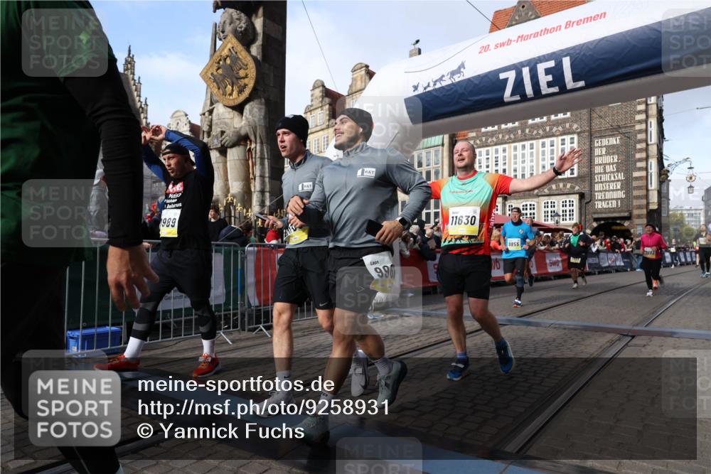 05.10.2025 - 20. swb-Marathon Bremen Yannick Fuchs http://msf.ph/oto/9258931 05.10.2025 10:56:20 Ziel 9258, 9811, 9855, 9968, 10006, 10009, 10664, 10989, 10992, 11095, 11364, 11366, 11620, 11630, 11693, 11741 meine-sportfotos.de