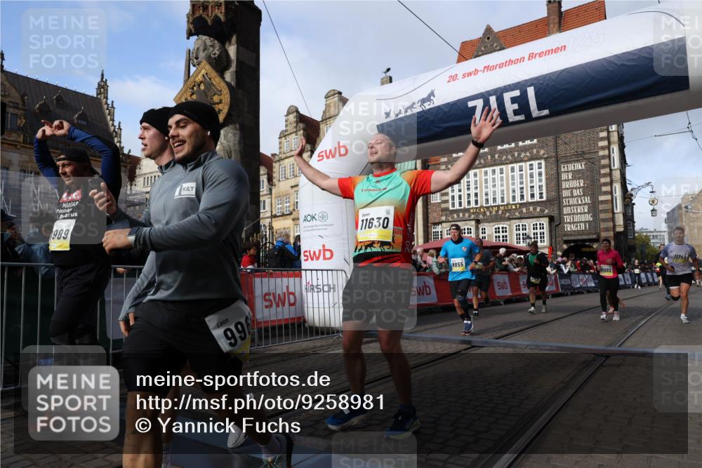 05.10.2025 - 20. swb-Marathon Bremen Yannick Fuchs http://msf.ph/oto/9258981 05.10.2025 10:56:21 Ziel 9258, 9811, 9855, 9968, 10006, 10009, 10989, 10992, 11095, 11364, 11366, 11554, 11620, 11630, 11693, 11741 meine-sportfotos.de