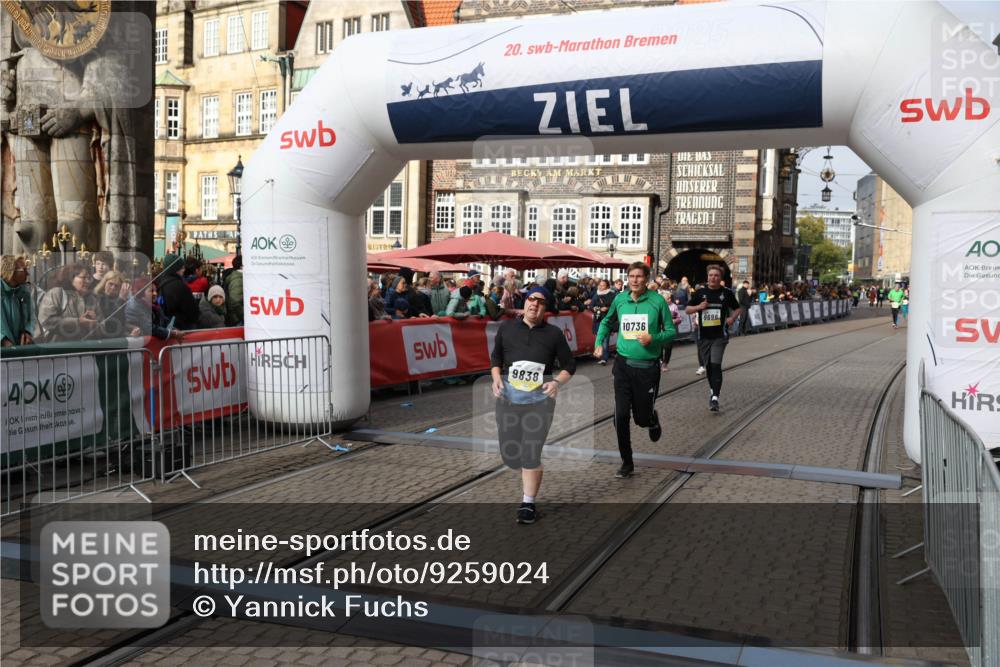 05.10.2025 - 20. swb-Marathon Bremen Yannick Fuchs http://msf.ph/oto/9259024 05.10.2025 11:17:03 Ziel 9698, 9838, 10728, 10736, 10752 meine-sportfotos.de