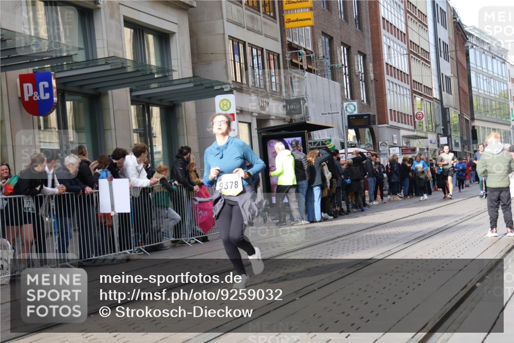 05.10.2025 - 20. swb-Marathon Bremen Strokosch-Dieckow http://msf.ph/oto/9259032 05.10.2025 10:59:30 Ziel 9005, 9378, 9381, 9473, 9604, 9612, 9673, 9991, 10290, 10291, 10311, 10420, 11267, 11444, 11456, 11582, 11639, 11644, 11720, 9005, 9378, 9381, 9473, 9604, 9612, 9673, 9991, 10290, 10291, 10311, 10420, 11267, 11444, 11456, 11582, 11639, 11644, 11720 meine-sportfotos.de