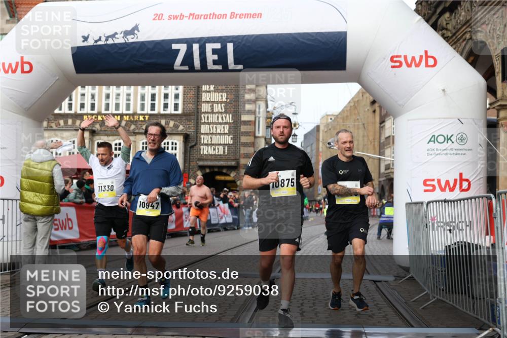 05.10.2025 - 20. swb-Marathon Bremen Yannick Fuchs http://msf.ph/oto/9259038 05.10.2025 10:47:45 Ziel 9339, 9377, 9924, 10073, 10676, 10850, 10875, 10947, 11330, 11409, 11708 meine-sportfotos.de