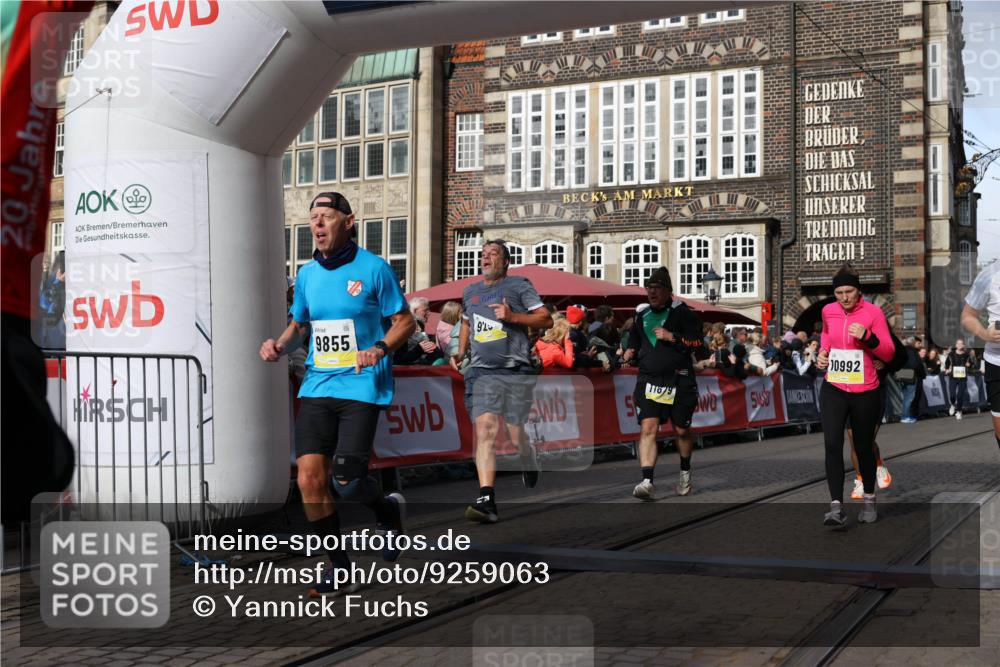05.10.2025 - 20. swb-Marathon Bremen Yannick Fuchs http://msf.ph/oto/9259063 05.10.2025 10:56:21 Ziel 9258, 9811, 9855, 9968, 10006, 10009, 10989, 10992, 11095, 11364, 11366, 11554, 11620, 11630, 11693, 11741 meine-sportfotos.de