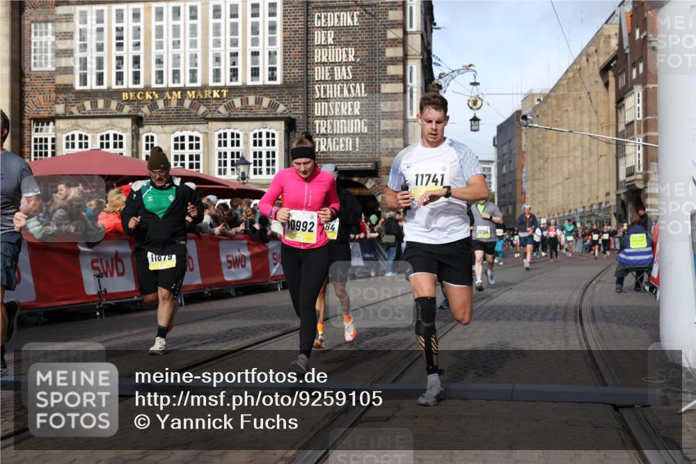 05.10.2025 - 20. swb-Marathon Bremen Yannick Fuchs http://msf.ph/oto/9259105 05.10.2025 10:56:22 Ziel 9258, 9811, 9855, 9968, 10009, 10989, 10992, 11364, 11366, 11554, 11620, 11630, 11693, 11741 meine-sportfotos.de