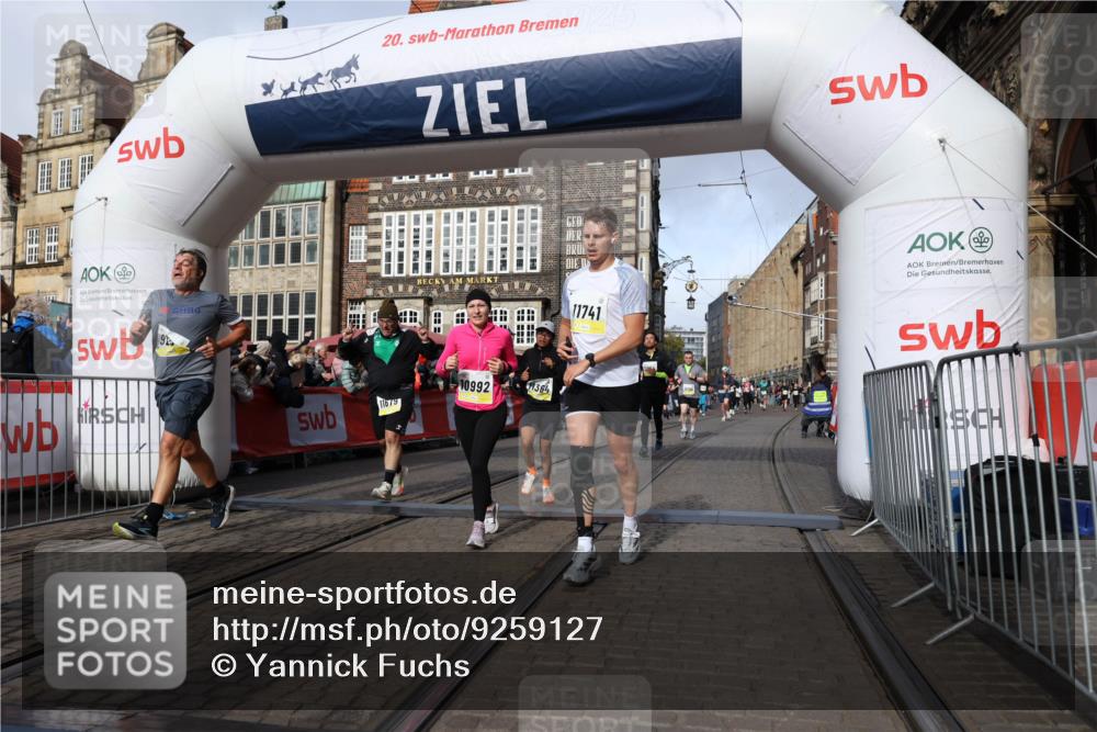 05.10.2025 - 20. swb-Marathon Bremen Yannick Fuchs http://msf.ph/oto/9259127 05.10.2025 10:56:22 Ziel 9258, 9811, 9855, 9968, 10009, 10989, 10992, 11364, 11366, 11554, 11620, 11630, 11693, 11741 meine-sportfotos.de