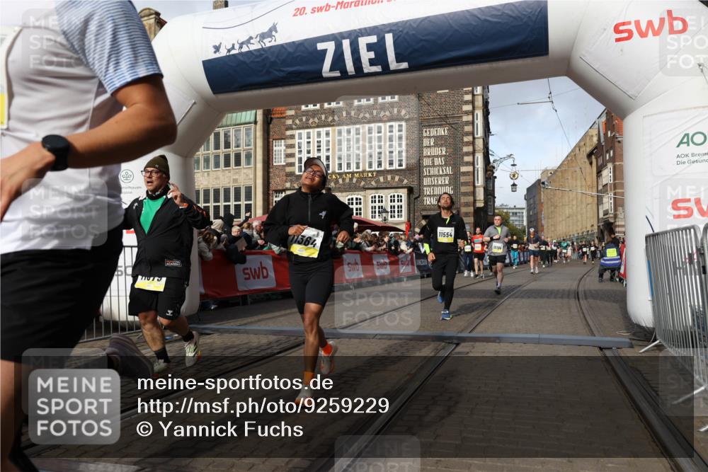 05.10.2025 - 20. swb-Marathon Bremen Yannick Fuchs http://msf.ph/oto/9259229 05.10.2025 10:56:24 Ziel 9258, 9855, 9968, 10196, 10989, 10992, 11364, 11366, 11554, 11630, 11741 meine-sportfotos.de