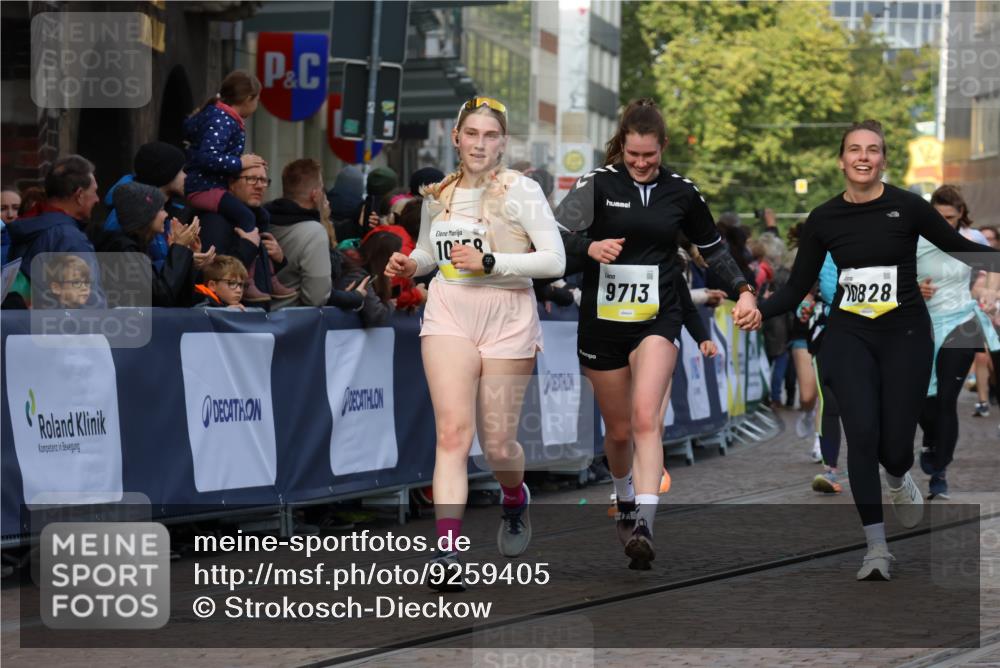 05.10.2025 - 20. swb-Marathon Bremen Strokosch-Dieckow http://msf.ph/oto/9259405 05.10.2025 11:05:23 Ziel 9515, 9713, 9944, 10025, 10158, 10289, 10511, 10542, 10828, 11064, 11106 meine-sportfotos.de