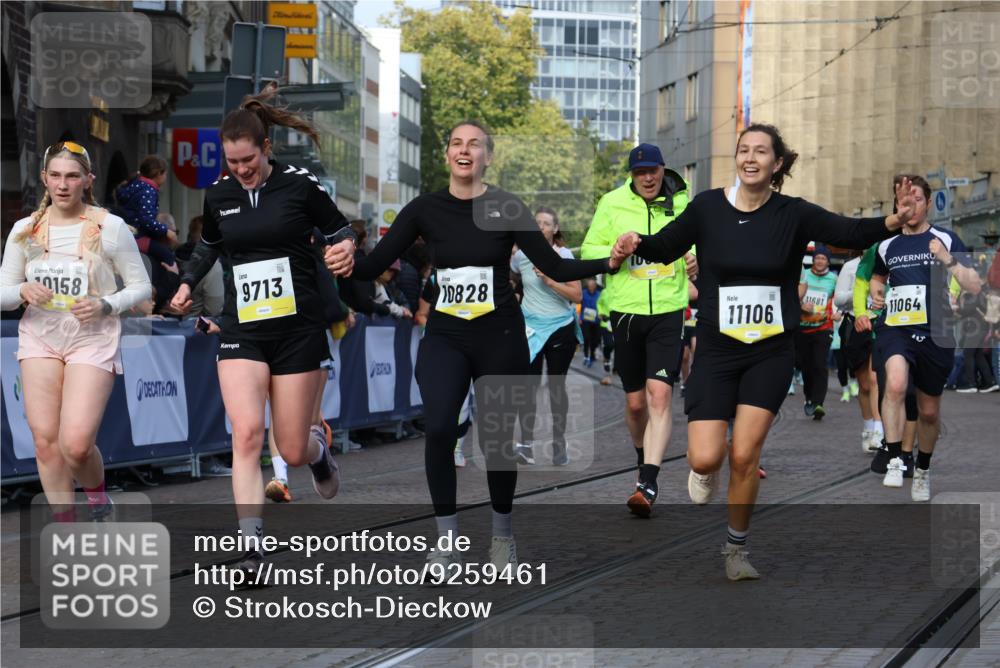 05.10.2025 - 20. swb-Marathon Bremen Strokosch-Dieckow http://msf.ph/oto/9259461 05.10.2025 11:05:25 Ziel 7654, 9713, 9752, 10025, 10158, 10289, 10426, 10511, 10542, 10828, 11064, 11106, 11676 meine-sportfotos.de