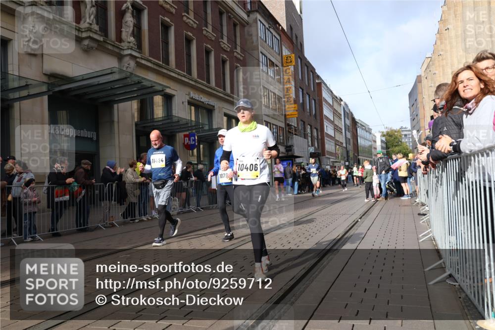 05.10.2025 - 20. swb-Marathon Bremen Strokosch-Dieckow http://msf.ph/oto/9259712 05.10.2025 11:00:00 Ziel 7177, 7178, 7215, 7621, 9173, 9177, 9495, 9531, 9672, 10063, 10067, 10071, 10217, 10345, 10406, 10489, 10492, 10504, 10794, 10889, 10919, 10930, 10985, 11003, 11050, 11063, 11125, 11255, 11263, 11424, 11534, 11595, 11600, 11610, 11619, 11699, 11713, 7177, 7178, 7215, 7621, 9173, 9177, 9495, 9531, 9672, 10063, 10067, 10071, 10217, 10345, 10406, 10489, 10492, 10504, 10794, 10889, 10919, 10930, 10985, 11003, 11050, 11063, 11125, 11255, 11263, 11424, 11600 meine-sportfotos.de