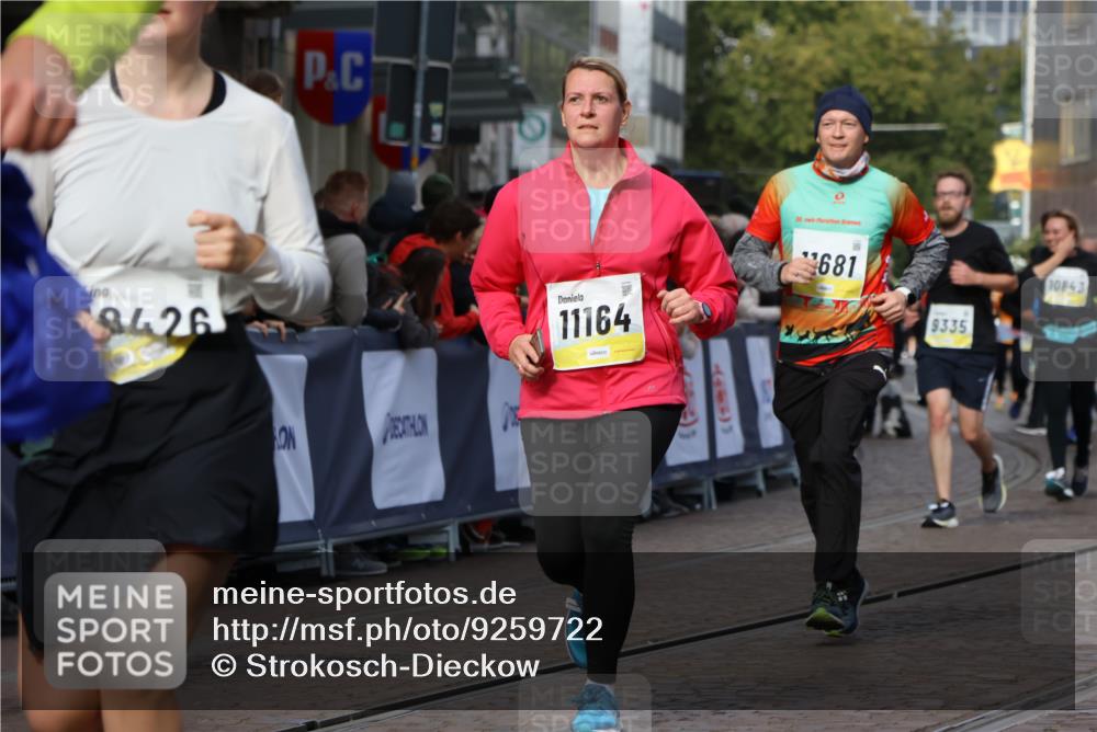 05.10.2025 - 20. swb-Marathon Bremen Strokosch-Dieckow http://msf.ph/oto/9259722 05.10.2025 11:05:32 Ziel 7654, 9210, 9419, 9752, 10025, 10289, 10426, 10437, 10511, 10542, 10999, 11164, 11676, 11681 meine-sportfotos.de