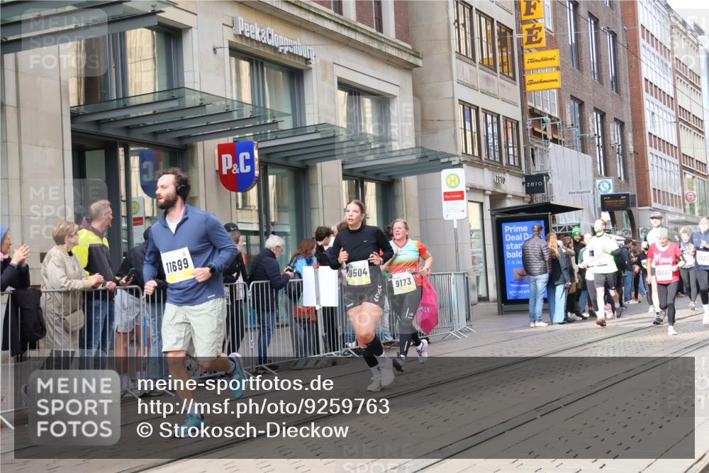 05.10.2025 - 20. swb-Marathon Bremen Strokosch-Dieckow http://msf.ph/oto/9259763 05.10.2025 11:00:04 Ziel 7177, 7178, 7215, 9173, 9177, 9271, 9495, 9531, 9672, 10063, 10067, 10071, 10079, 10217, 10345, 10406, 10492, 10504, 10794, 10889, 10919, 10930, 10985, 11003, 11050, 11063, 11071, 11255, 11263, 11424, 11511, 11534, 11595, 11610, 11619, 11699, 11713, 7177, 7178, 7215, 9173, 9177, 9271, 9495, 9531, 9672, 10063, 10067, 10071, 10079, 10217, 10345, 10406, 10492, 10504, 10794, 10889, 10919, 10930, 10985, 11003, 11050, 11063, 11071, 11255, 11263, 11424, 11511 meine-sportfotos.de