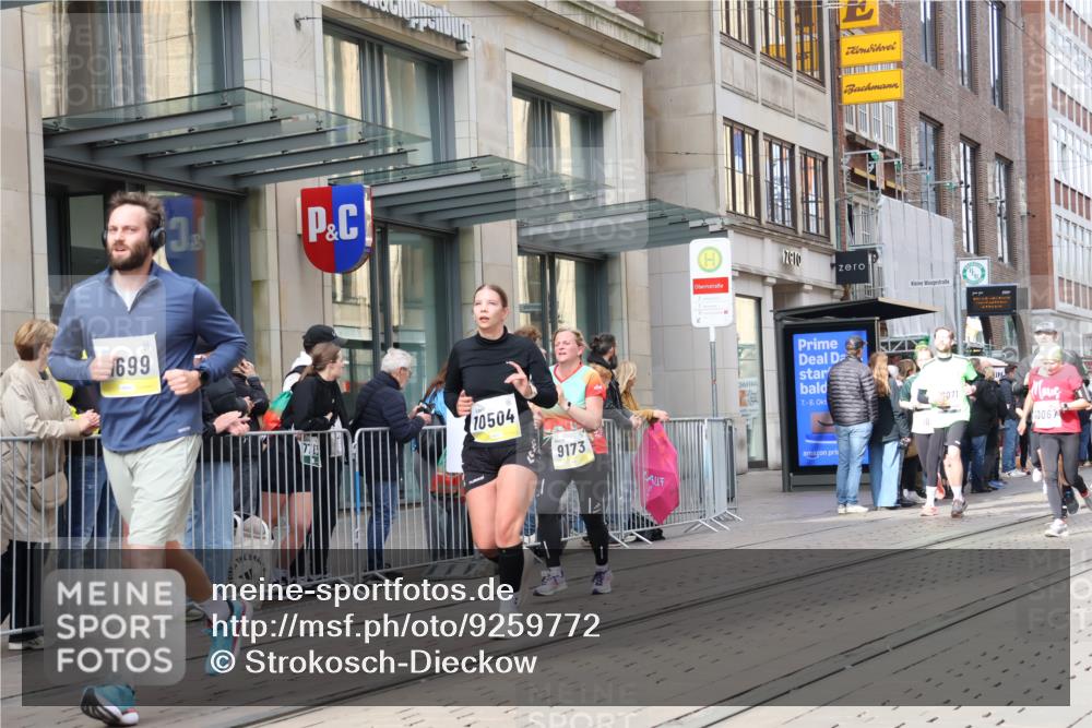 05.10.2025 - 20. swb-Marathon Bremen Strokosch-Dieckow http://msf.ph/oto/9259772 05.10.2025 11:00:04 Ziel 7177, 7178, 7215, 9173, 9177, 9271, 9495, 9531, 9672, 10063, 10067, 10071, 10079, 10217, 10345, 10406, 10492, 10504, 10794, 10889, 10919, 10930, 10985, 11003, 11050, 11063, 11071, 11255, 11263, 11424, 11511, 11534, 11595, 11610, 11619, 11699, 11713, 7177, 7178, 7215, 9173, 9177, 9271, 9495, 9531, 9672, 10063, 10067, 10071, 10079, 10217, 10345, 10406, 10492, 10504, 10794, 10889, 10919, 10930, 10985, 11003, 11050, 11063, 11071, 11255, 11263, 11424, 11511 meine-sportfotos.de