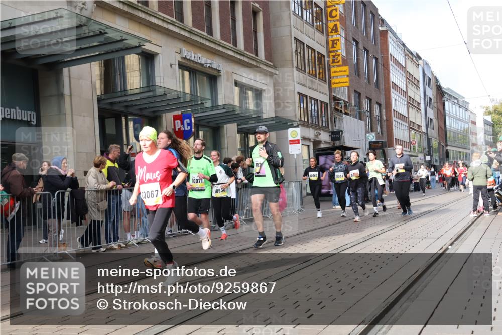05.10.2025 - 20. swb-Marathon Bremen Strokosch-Dieckow http://msf.ph/oto/9259867 05.10.2025 11:00:08 Ziel 7178, 7215, 9173, 9177, 9271, 9272, 9495, 9531, 10063, 10067, 10071, 10079, 10217, 10406, 10492, 10504, 10518, 10794, 10930, 10985, 11003, 11063, 11071, 11162, 11255, 11263, 11424, 11511, 11534, 11595, 11610, 11619, 11699, 7178, 7215, 9173, 9177, 9271, 9272, 9495, 9531, 10063, 10067, 10071, 10079, 10217, 10406, 10492, 10504, 10518, 10794, 10930, 10985, 11003, 11063, 11071, 11162, 11255, 11263, 11424, 11511 meine-sportfotos.de