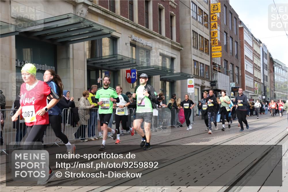 05.10.2025 - 20. swb-Marathon Bremen Strokosch-Dieckow http://msf.ph/oto/9259892 05.10.2025 11:00:09 Ziel 7178, 7215, 9173, 9177, 9271, 9272, 9495, 9531, 10063, 10067, 10071, 10079, 10217, 10406, 10492, 10504, 10518, 10794, 10930, 11003, 11034, 11063, 11071, 11162, 11255, 11263, 11424, 11511, 11534, 11595, 11610, 11619, 11699, 7178, 7215, 9173, 9177, 9271, 9272, 9495, 9531, 10063, 10067, 10071, 10079, 10217, 10406, 10492, 10504, 10518, 10794, 10930, 11003, 11034, 11063, 11071, 11162, 11255, 11263, 11424, 11511 meine-sportfotos.de