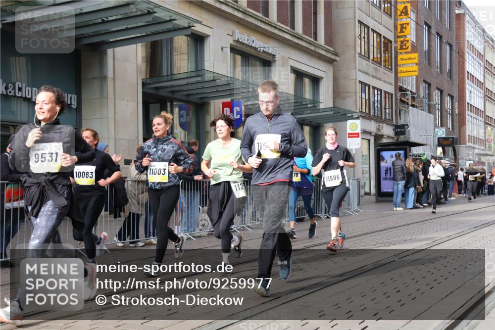 05.10.2025 - 20. swb-Marathon Bremen Strokosch-Dieckow http://msf.ph/oto/9259977 05.10.2025 11:00:12 Ziel 7178, 7215, 9173, 9177, 9271, 9272, 9531, 9858, 10063, 10067, 10071, 10079, 10217, 10406, 10492, 10504, 10518, 10794, 10872, 10901, 10930, 11003, 11034, 11071, 11162, 11255, 11263, 11424, 11511, 11534, 11595, 11610, 11619, 11699, 7178, 7215, 9173, 9177, 9271, 9272, 9531, 9858, 10063, 10067, 10071, 10079, 10217, 10406, 10492, 10504, 10518, 10794, 10872, 10901, 10930, 11003, 11034, 11071, 11162, 11255, 11263, 11424, 11511 meine-sportfotos.de