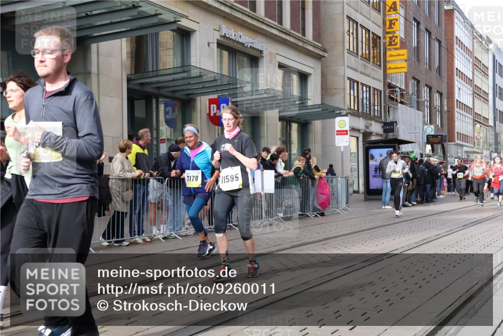 05.10.2025 - 20. swb-Marathon Bremen Strokosch-Dieckow http://msf.ph/oto/9260011 05.10.2025 11:00:13 Ziel 7178, 7215, 9173, 9177, 9271, 9272, 9531, 9858, 10063, 10067, 10071, 10079, 10217, 10504, 10518, 10794, 10872, 10901, 10930, 11003, 11034, 11071, 11162, 11255, 11424, 11511, 11534, 11595, 11610, 11619, 11699, 7178, 7215, 9173, 9177, 9271, 9272, 9531, 9858, 10063, 10067, 10071, 10079, 10217, 10504, 10518, 10794, 10872, 10901, 10930, 11003, 11034, 11071, 11162, 11255, 11424, 11511 meine-sportfotos.de