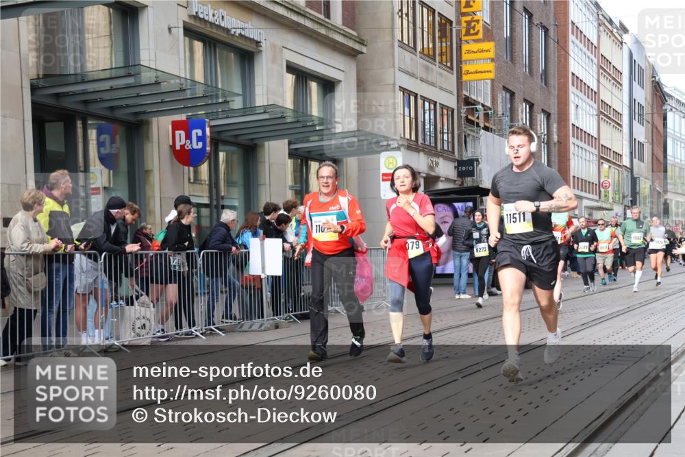 05.10.2025 - 20. swb-Marathon Bremen Strokosch-Dieckow http://msf.ph/oto/9260080 05.10.2025 11:00:18 Ziel 7178, 7215, 9173, 9177, 9271, 9272, 9327, 9389, 9531, 9827, 9858, 10063, 10067, 10071, 10079, 10182, 10217, 10504, 10518, 10571, 10690, 10794, 10872, 10901, 10930, 11003, 11034, 11071, 11162, 11255, 11511, 11534, 11595, 11610, 11619, 7178, 7215, 9173, 9177, 9271, 9272, 9327, 9389, 9531, 9827, 9858, 10063, 10067, 10071, 10079, 10182, 10217, 10504, 10518, 10571, 10690, 10794, 10872, 10901, 10930, 11003, 11034, 11071, 11162, 11255, 11511 meine-sportfotos.de