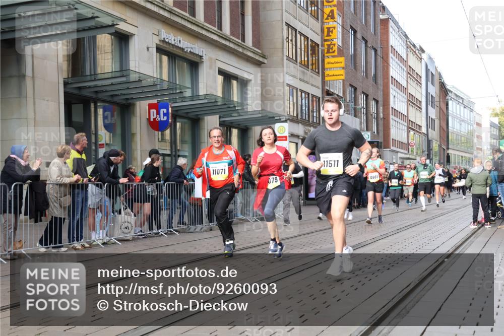 05.10.2025 - 20. swb-Marathon Bremen Strokosch-Dieckow http://msf.ph/oto/9260093 05.10.2025 11:00:19 Ziel 7178, 7215, 9173, 9177, 9271, 9272, 9327, 9389, 9531, 9827, 9858, 10063, 10071, 10079, 10182, 10217, 10518, 10571, 10690, 10872, 10901, 10930, 11003, 11034, 11071, 11155, 11162, 11255, 11511, 11534, 11595, 11610, 11619, 7178, 7215, 9173, 9177, 9271, 9272, 9327, 9389, 9531, 9827, 9858, 10063, 10071, 10079, 10182, 10217, 10518, 10571, 10690, 10872, 10901, 10930, 11003, 11034, 11071, 11155, 11162, 11255, 11511 meine-sportfotos.de