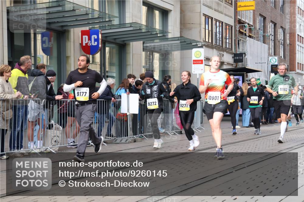 05.10.2025 - 20. swb-Marathon Bremen Strokosch-Dieckow http://msf.ph/oto/9260145 05.10.2025 11:00:21 Ziel 7178, 9177, 9271, 9272, 9327, 9389, 9531, 9827, 9858, 10063, 10071, 10079, 10182, 10518, 10571, 10690, 10872, 10901, 11003, 11034, 11071, 11155, 11162, 11255, 11511, 11534, 11595, 11610, 11619, 7178, 9177, 9271, 9272, 9327, 9389, 9531, 9827, 9858, 10063, 10071, 10079, 10182, 10518, 10571, 10690, 10872, 10901, 11003, 11034, 11071, 11155, 11162, 11255, 11511 meine-sportfotos.de