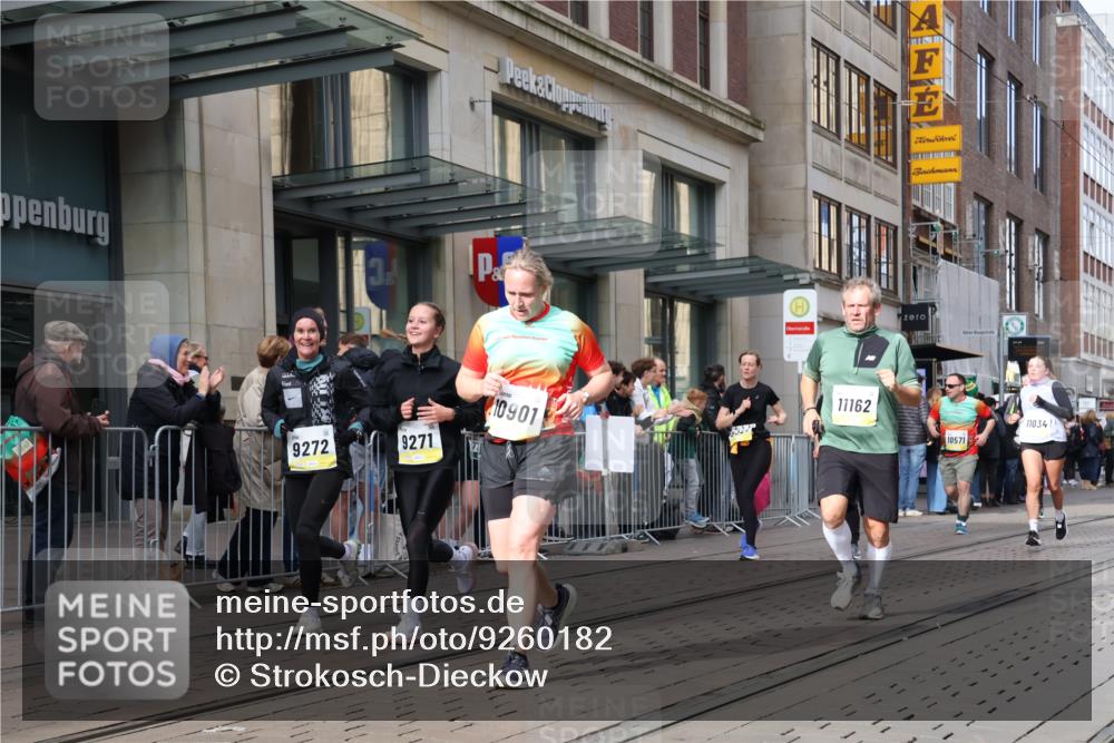 05.10.2025 - 20. swb-Marathon Bremen Strokosch-Dieckow http://msf.ph/oto/9260182 05.10.2025 11:00:23 Ziel 7178, 9177, 9271, 9272, 9327, 9389, 9531, 9827, 9858, 10063, 10079, 10182, 10518, 10571, 10690, 10872, 10901, 11003, 11034, 11071, 11155, 11162, 11255, 11511, 11534, 11595, 11610, 7178, 9177, 9271, 9272, 9327, 9389, 9531, 9827, 9858, 10063, 10079, 10182, 10518, 10571, 10690, 10872, 10901, 11003, 11034, 11071, 11155, 11162, 11255, 11511 meine-sportfotos.de