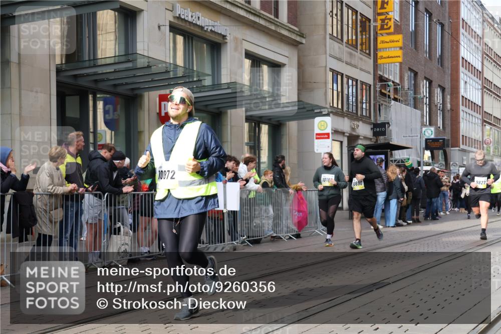 05.10.2025 - 20. swb-Marathon Bremen Strokosch-Dieckow http://msf.ph/oto/9260356 05.10.2025 11:00:30 Ziel 9208, 9272, 9327, 9389, 9600, 9827, 9858, 9954, 10182, 10228, 10258, 10359, 10518, 10571, 10690, 10872, 10901, 11034, 11155, 11162, 9208, 9272, 9327, 9389, 9600, 9827, 9858, 9954, 10182, 10228, 10258, 10359, 10518, 10571, 10690, 10872, 10901, 11034, 11155, 11162 meine-sportfotos.de