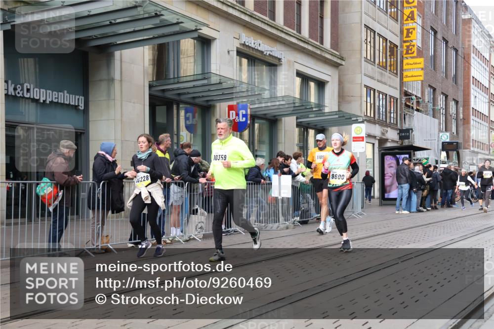 05.10.2025 - 20. swb-Marathon Bremen Strokosch-Dieckow http://msf.ph/oto/9260469 05.10.2025 11:00:40 Ziel 9182, 9208, 9305, 9443, 9600, 9880, 9954, 10182, 10228, 10258, 10359, 10477, 10571, 10630, 10690, 10914, 11053, 11155, 11337, 11338, 11524, 11719, 9182, 9208, 9305, 9443, 9600, 9880, 9954, 10182, 10228, 10258, 10359, 10477, 10571, 10630, 10690, 10914, 11053, 11155, 11337, 11338, 11524, 11719 meine-sportfotos.de