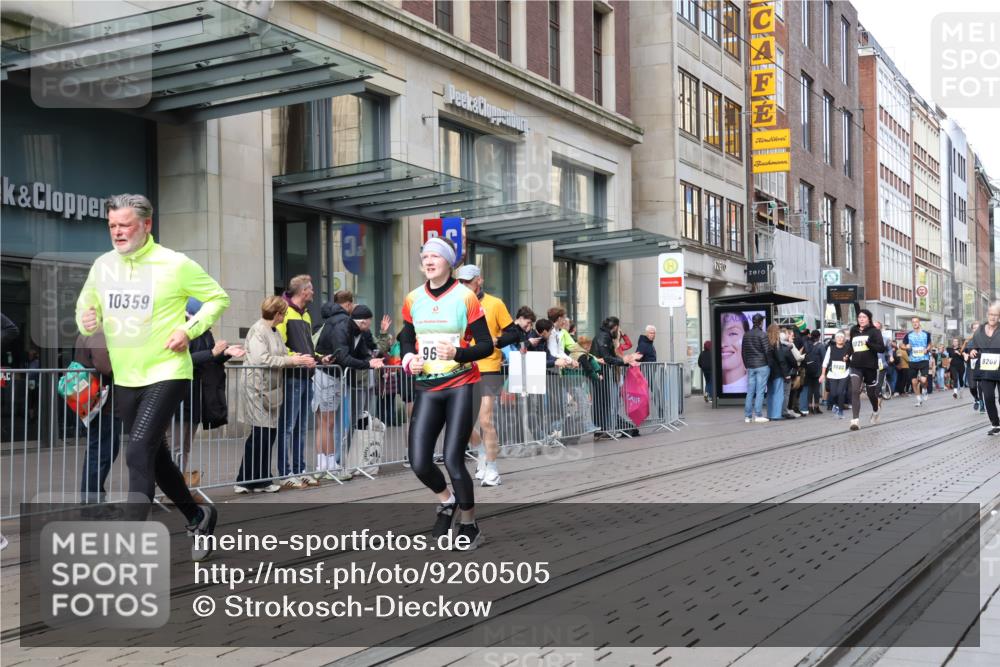 05.10.2025 - 20. swb-Marathon Bremen Strokosch-Dieckow http://msf.ph/oto/9260505 05.10.2025 11:00:41 Ziel 9182, 9208, 9305, 9443, 9600, 9880, 9954, 10228, 10258, 10359, 10477, 10630, 10914, 11053, 11155, 11337, 11338, 11524, 11597, 11719, 9182, 9208, 9305, 9443, 9600, 9880, 9954, 10228, 10258, 10359, 10477, 10630, 10914, 11053, 11155, 11337, 11338, 11524, 11597, 11719 meine-sportfotos.de