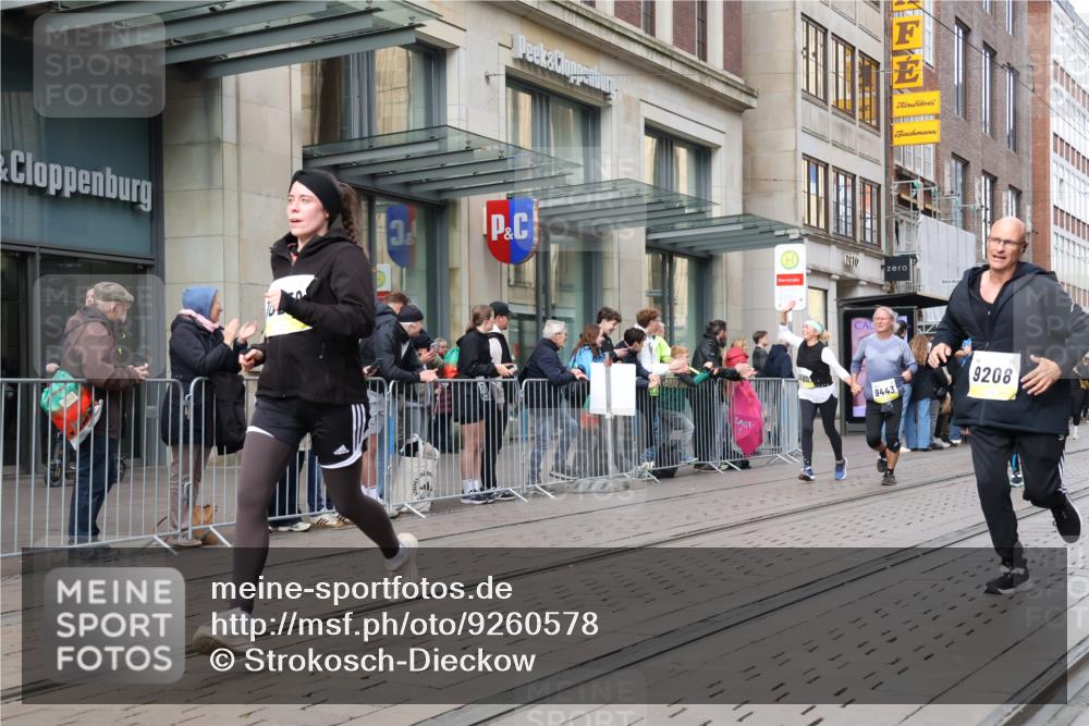 05.10.2025 - 20. swb-Marathon Bremen Strokosch-Dieckow http://msf.ph/oto/9260578 05.10.2025 11:00:44 Ziel 9182, 9208, 9305, 9443, 9600, 9613, 9880, 9954, 10228, 10258, 10359, 10477, 10544, 10630, 10762, 10914, 11053, 11155, 11337, 11338, 11524, 11597, 11680, 11719, 9182, 9208, 9305, 9443, 9600, 9613, 9880, 9954, 10228, 10258, 10359, 10477, 10544, 10630, 10762, 10914, 11053, 11155, 11337, 11338, 11524, 11597, 11680, 11719 meine-sportfotos.de