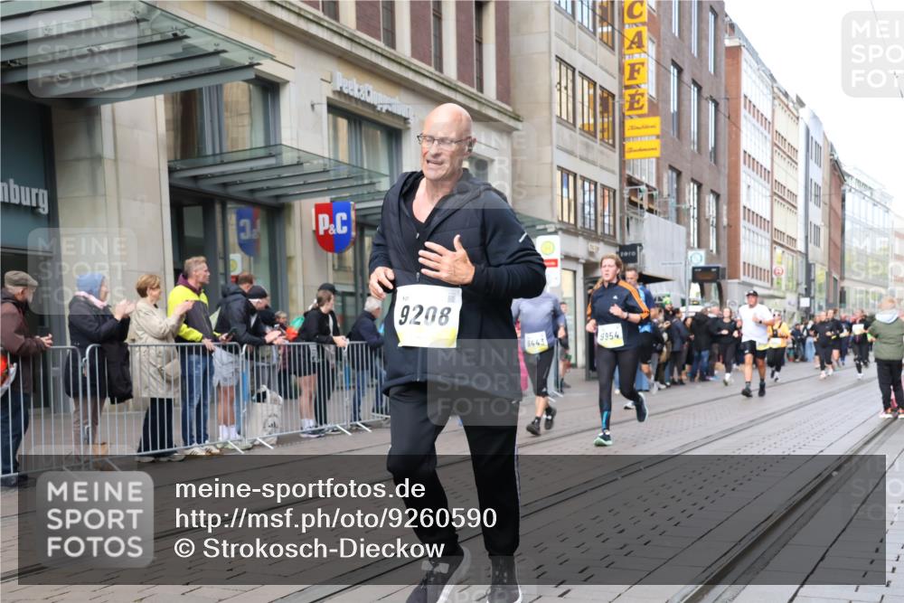 05.10.2025 - 20. swb-Marathon Bremen Strokosch-Dieckow http://msf.ph/oto/9260590 05.10.2025 11:00:45 Ziel 9182, 9208, 9305, 9443, 9600, 9613, 9880, 9954, 10228, 10258, 10359, 10477, 10544, 10630, 10762, 10914, 11053, 11337, 11338, 11524, 11597, 11680, 11719, 9182, 9208, 9305, 9443, 9600, 9613, 9880, 9954, 10228, 10258, 10359, 10477, 10544, 10630, 10762, 10914, 11053, 11337, 11338, 11524, 11597, 11680, 11719 meine-sportfotos.de