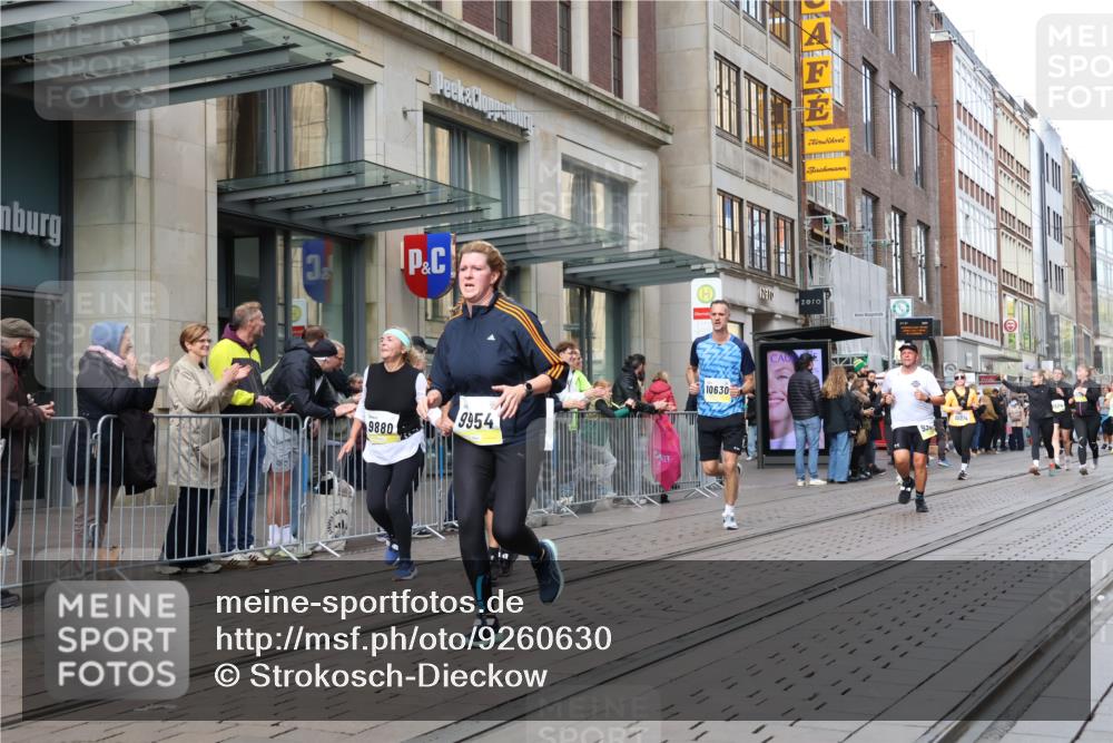 05.10.2025 - 20. swb-Marathon Bremen Strokosch-Dieckow http://msf.ph/oto/9260630 05.10.2025 11:00:47 Ziel 9182, 9208, 9305, 9443, 9600, 9613, 9880, 9925, 9954, 10228, 10258, 10359, 10477, 10544, 10630, 10762, 10914, 11053, 11337, 11338, 11524, 11597, 11680, 11719, 9182, 9208, 9305, 9443, 9600, 9613, 9880, 9925, 9954, 10228, 10258, 10359, 10477, 10544, 10630, 10762, 10914, 11053, 11337, 11338, 11524, 11597, 11680, 11719 meine-sportfotos.de