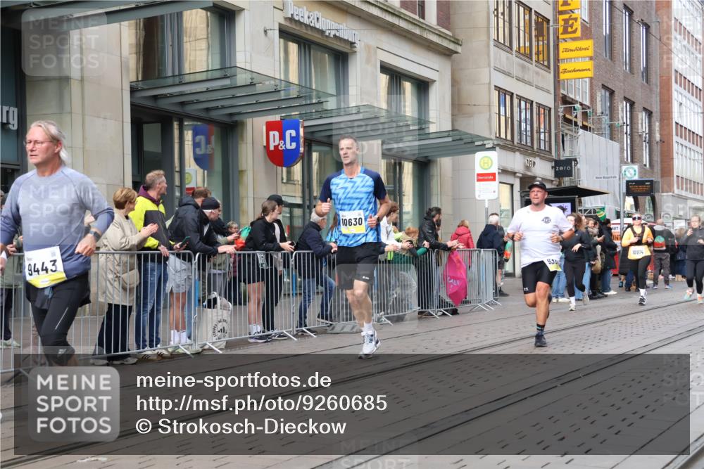 05.10.2025 - 20. swb-Marathon Bremen Strokosch-Dieckow http://msf.ph/oto/9260685 05.10.2025 11:00:48 Ziel 9182, 9208, 9305, 9443, 9600, 9613, 9880, 9925, 9954, 10228, 10258, 10359, 10477, 10544, 10630, 10762, 10914, 11053, 11337, 11338, 11524, 11597, 11680, 11688, 11719, 9182, 9208, 9305, 9443, 9600, 9613, 9880, 9925, 9954, 10228, 10258, 10359, 10477, 10544, 10630, 10762, 10914, 11053, 11337, 11338, 11524, 11597, 11680, 11688, 11719 meine-sportfotos.de