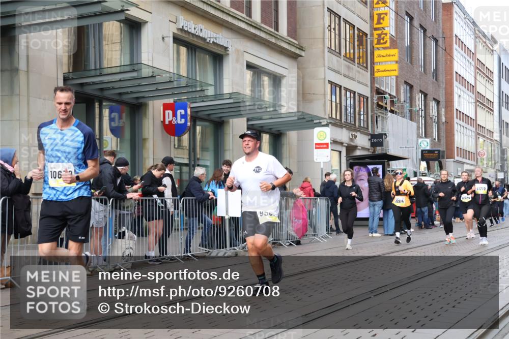 05.10.2025 - 20. swb-Marathon Bremen Strokosch-Dieckow http://msf.ph/oto/9260708 05.10.2025 11:00:49 Ziel 9182, 9208, 9305, 9443, 9600, 9613, 9880, 9925, 9954, 10228, 10258, 10359, 10477, 10544, 10630, 10762, 10914, 11053, 11337, 11338, 11524, 11597, 11680, 11688, 11719, 9182, 9208, 9305, 9443, 9600, 9613, 9880, 9925, 9954, 10228, 10258, 10359, 10477, 10544, 10630, 10762, 10914, 11053, 11337, 11338, 11524, 11597, 11680, 11688, 11719 meine-sportfotos.de