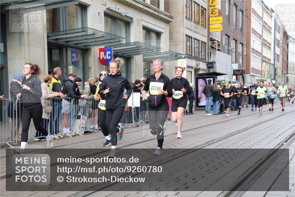 05.10.2025 - 20. swb-Marathon Bremen Strokosch-Dieckow http://msf.ph/oto/9260780 05.10.2025 11:00:53 Ziel 9182, 9208, 9305, 9443, 9613, 9880, 9925, 9954, 10228, 10359, 10477, 10544, 10630, 10762, 10914, 11053, 11337, 11338, 11524, 11597, 11680, 11688, 11719, 9182, 9208, 9305, 9443, 9613, 9880, 9925, 9954, 10228, 10359, 10477, 10544, 10630, 10762, 10914, 11053, 11337, 11338, 11524, 11597, 11680, 11688, 11719 meine-sportfotos.de